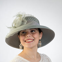 Load image into Gallery viewer, Med Straw Lamp W/Crino Bow